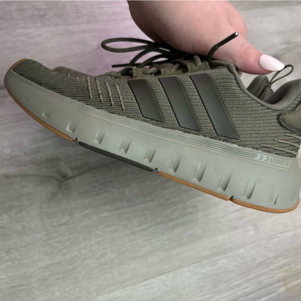 Adidas green shoes never worn size 4